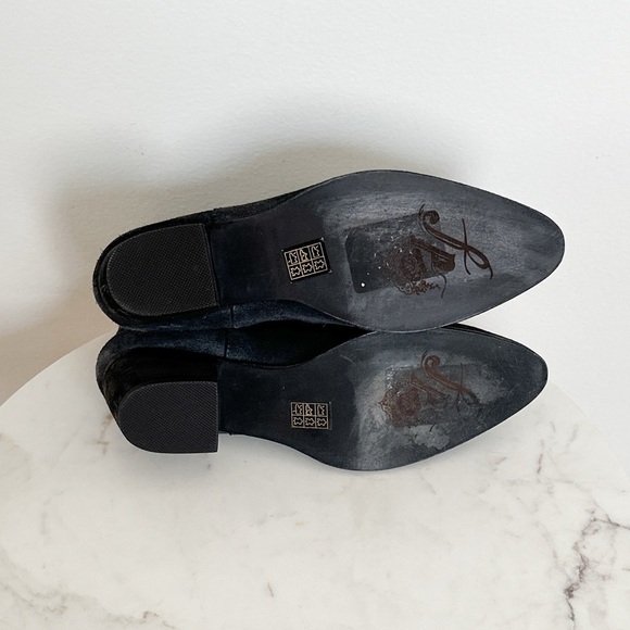 NEW Free People Charm Double-V Ankle Bootie in Navy Suede Size 9 US 39 EU - Picture 9 of 9